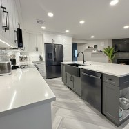 Shaker 200 - Frosty White / Charcoal Kitchen