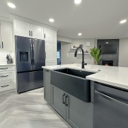 Shaker 200 - Frosty White / Charcoal Kitchen